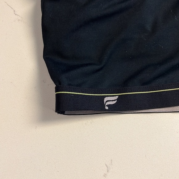 ☘️5/$15 Fabletics black sports bra - Picture 6 of 6